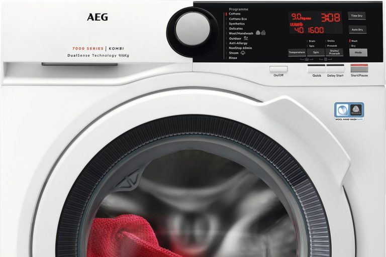 AEG L7FBE86W, de wasmachine die u minder strijken oplevert